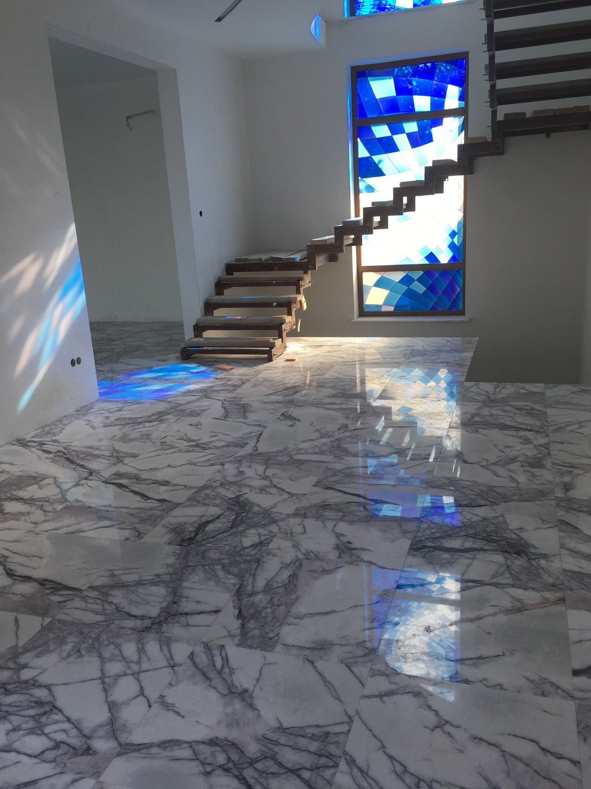 применение разных видов камня в одном доме