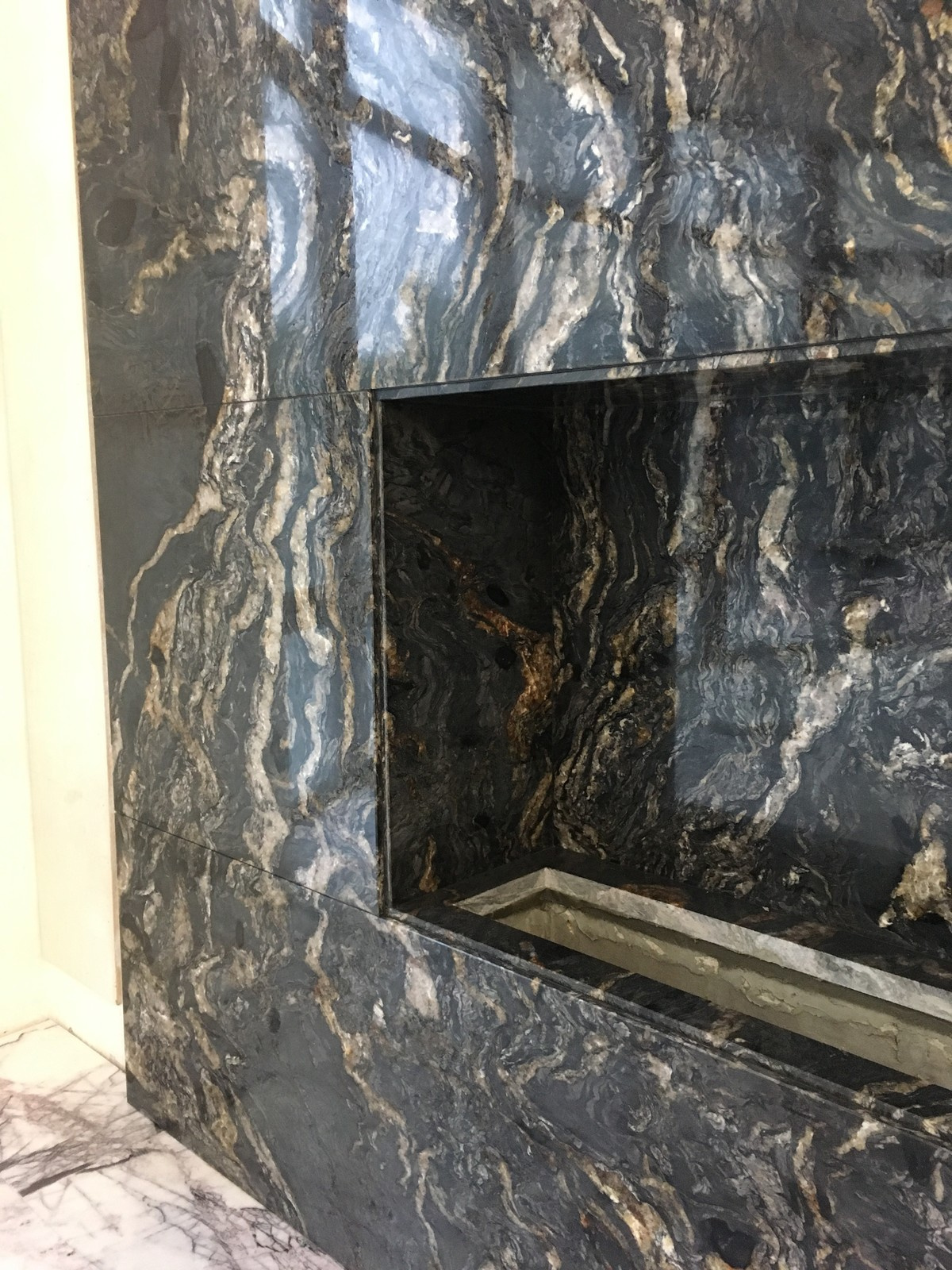 применение разных видов камня в одном доме