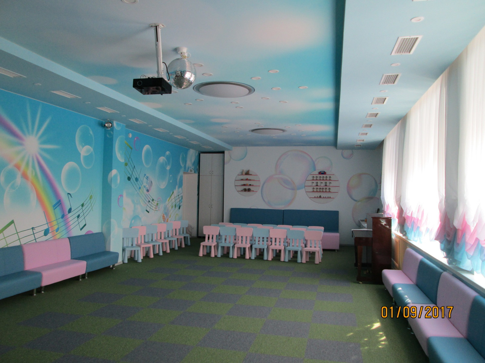 Натяжные бесшовные обои