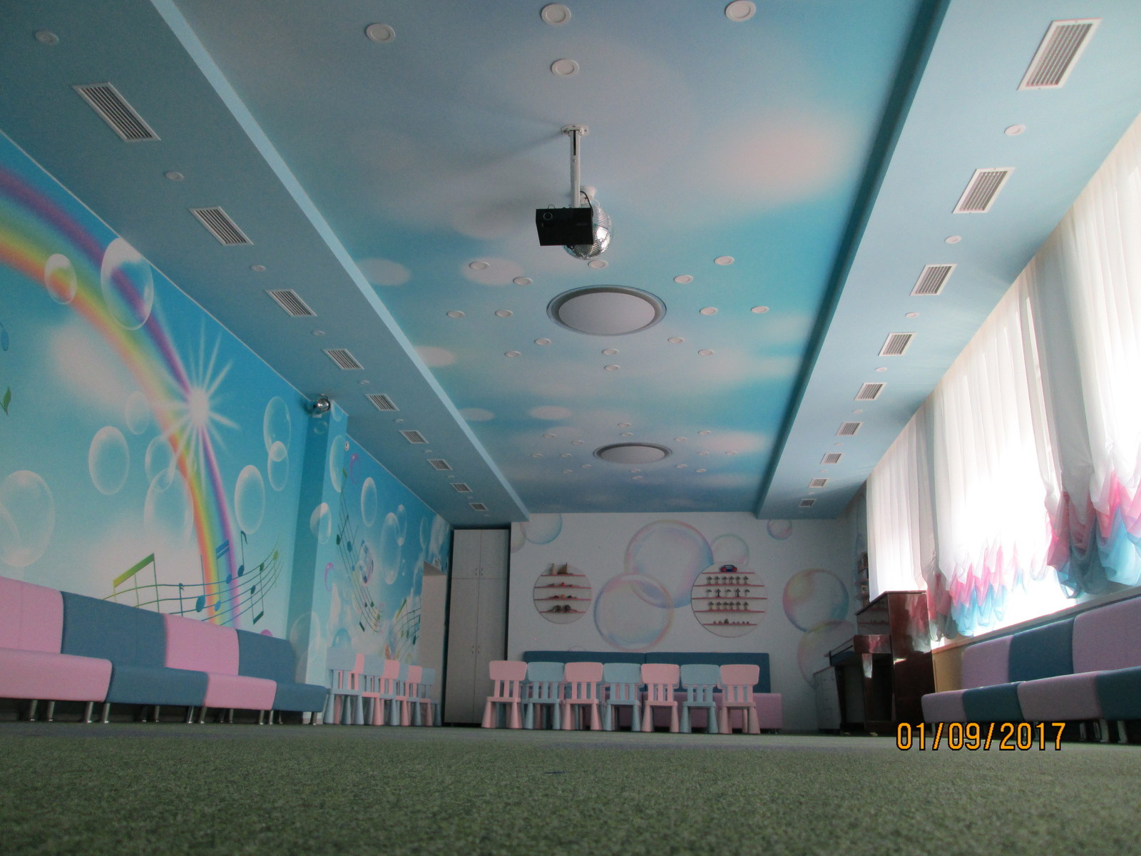 Натяжные бесшовные обои