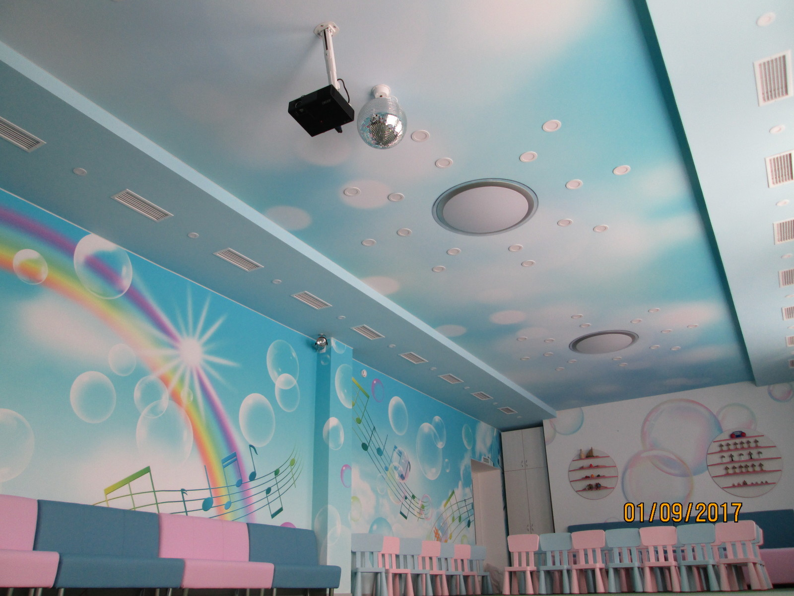 Натяжные бесшовные обои