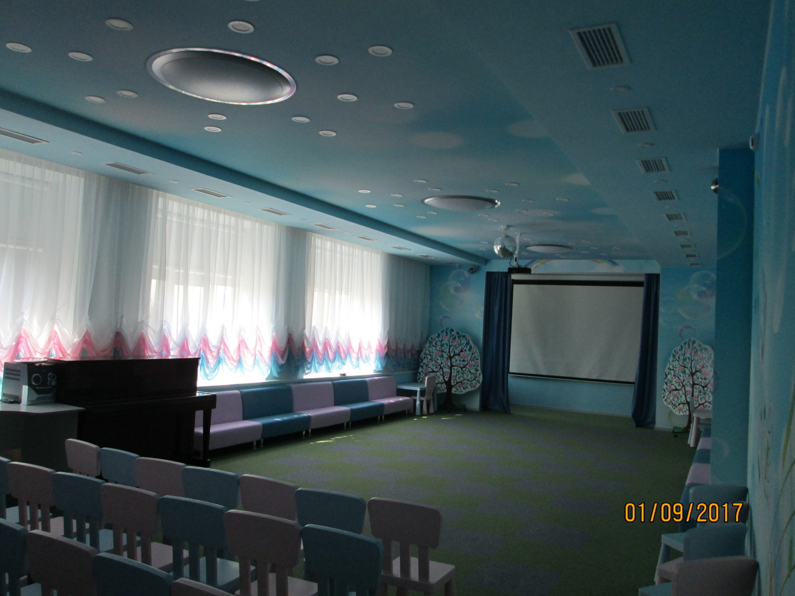 Натяжные бесшовные обои