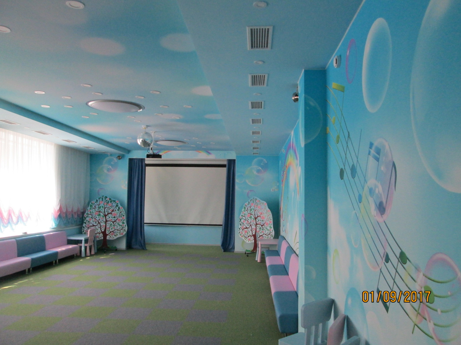 Натяжные бесшовные обои