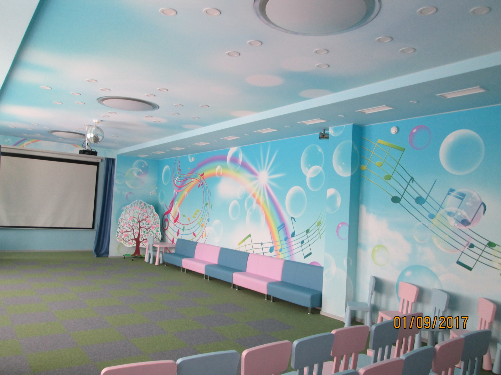 Натяжные бесшовные обои