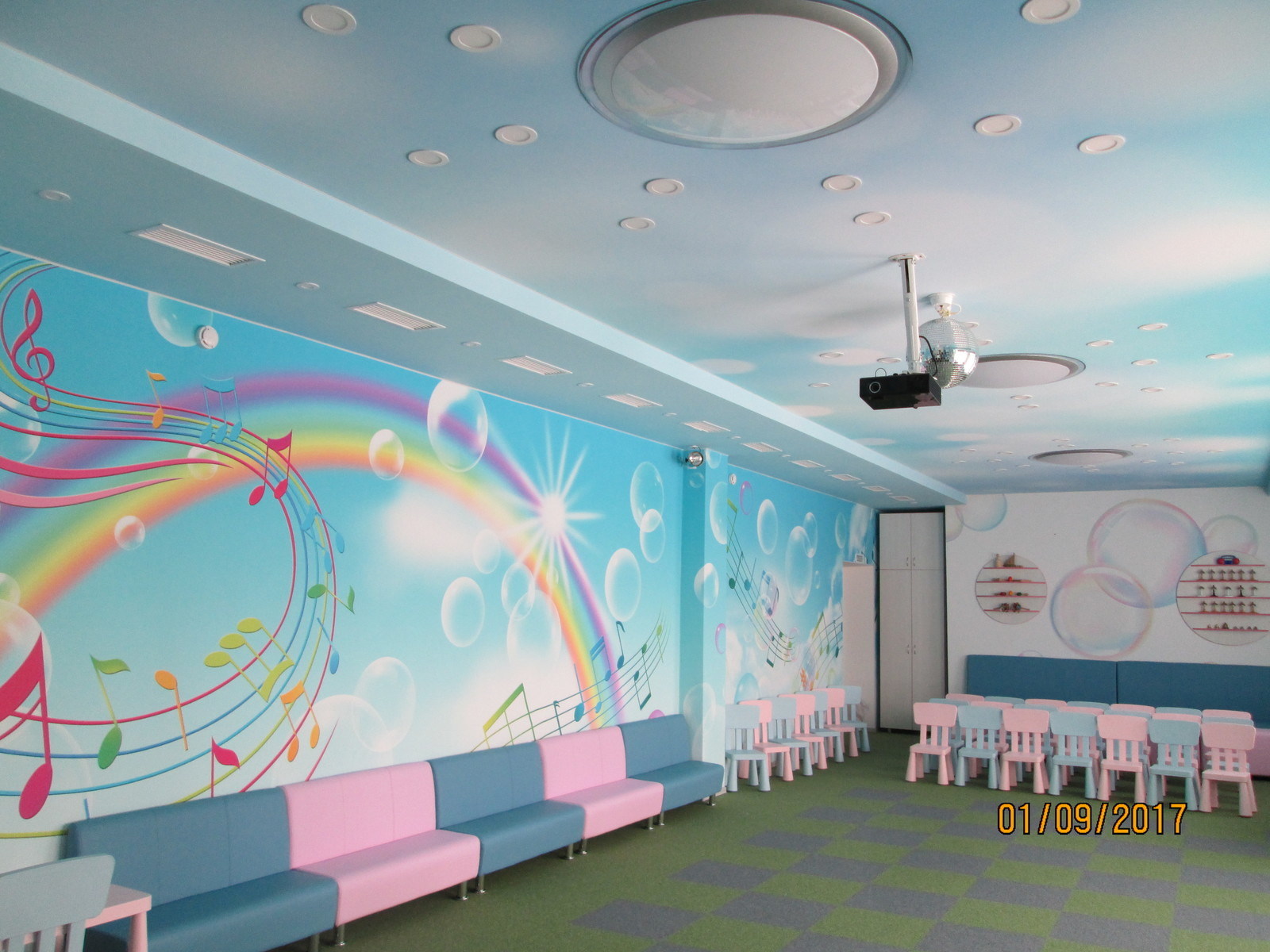 Обложка проекта: Натяжные бесшовные обои