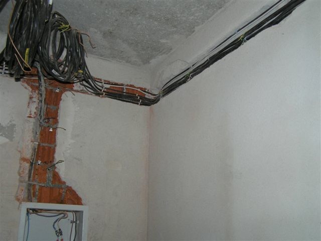 Обложка проекта: Прокладка проводки в квартире