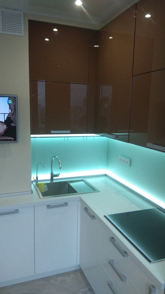 Обложка проекта: Кухня МДФ Эмаль (скинали из матового стекла с равномерной LED подсветкой)