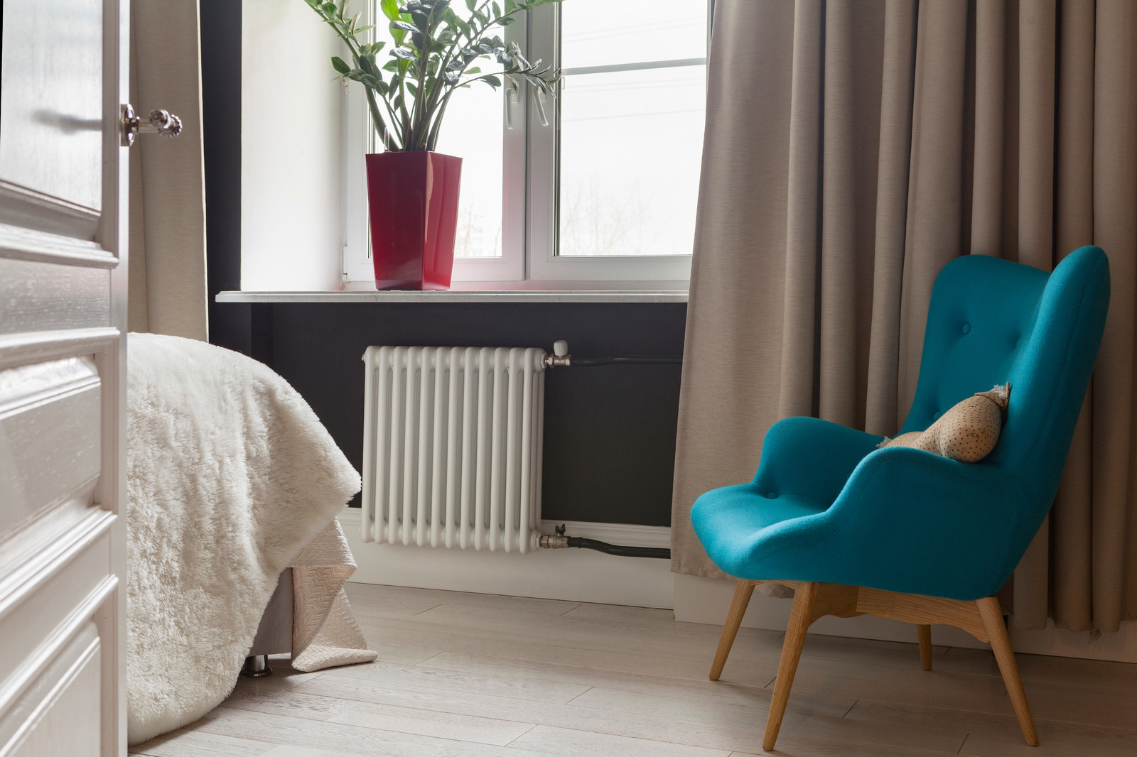 В гостях: 54 метра — «сталинка» с тёмными стенами