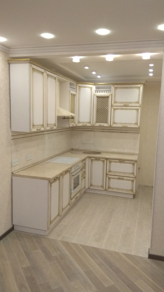 Кухни МДФ в пленке ПВХ с фрезеровкой и патиной золото
