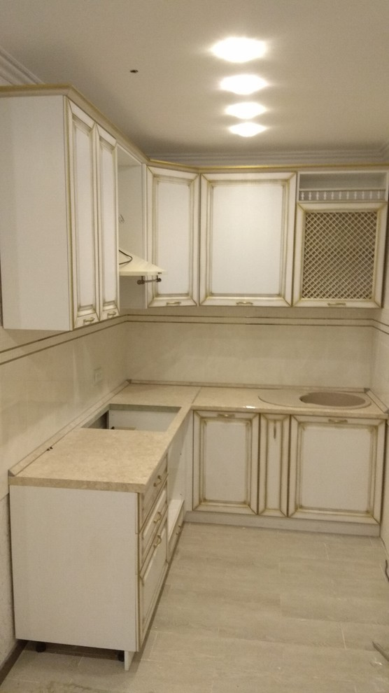 Кухни МДФ в пленке ПВХ с фрезеровкой и патиной золото