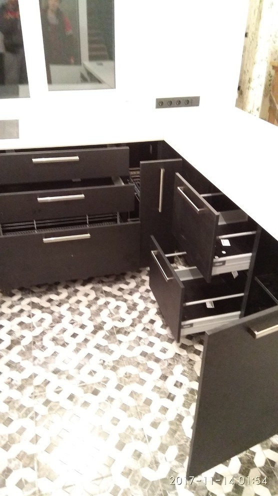 Кухня с фасадами в итальянском пластике ARPA