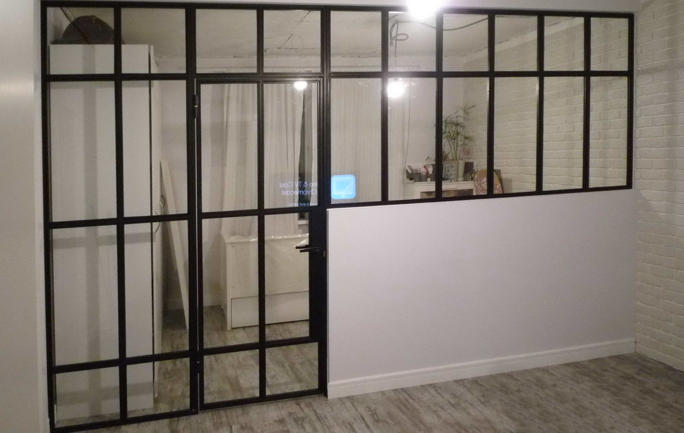 Лофт перегородка с дверью для стальни