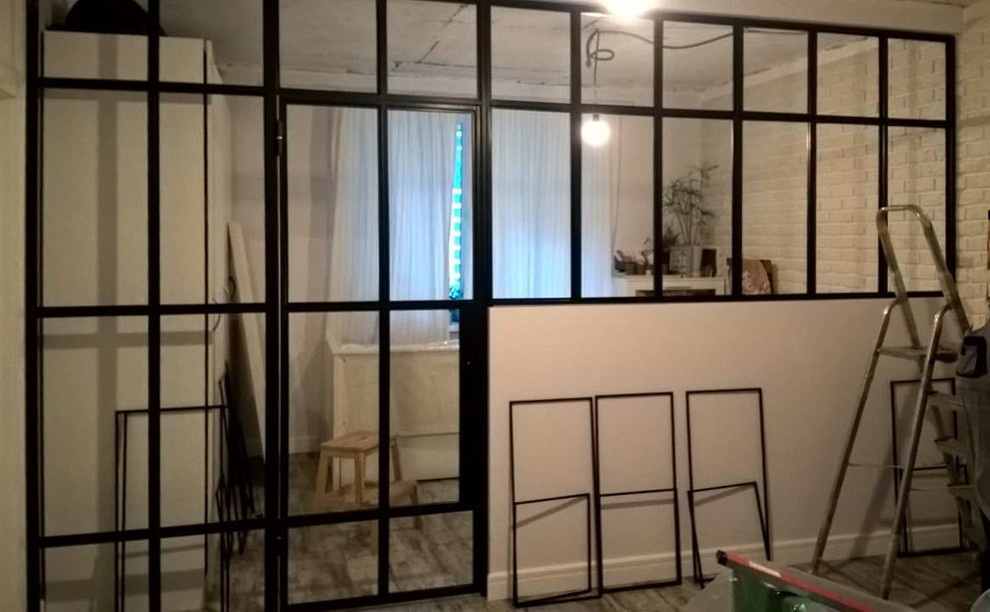 Лофт перегородка с дверью для стальни