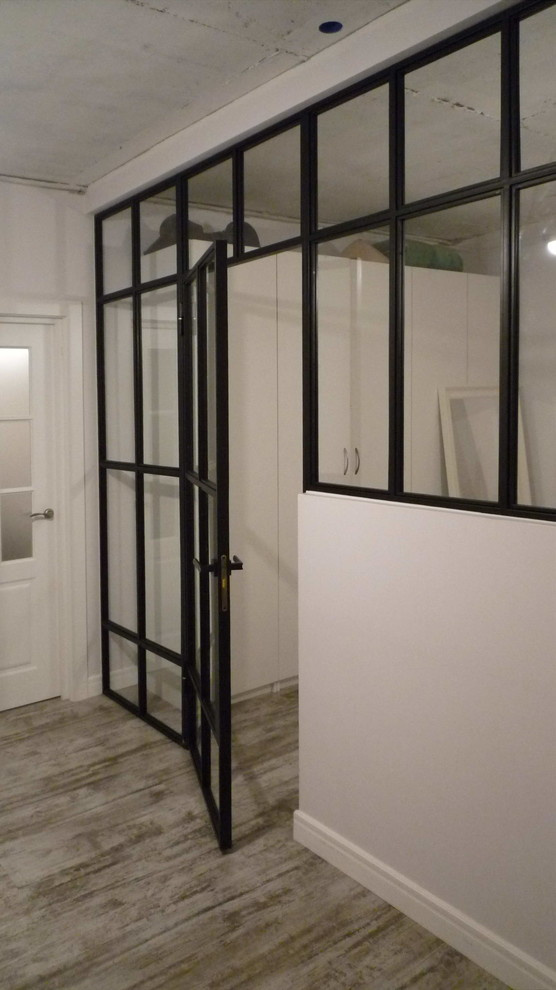 Лофт перегородка с дверью для стальни