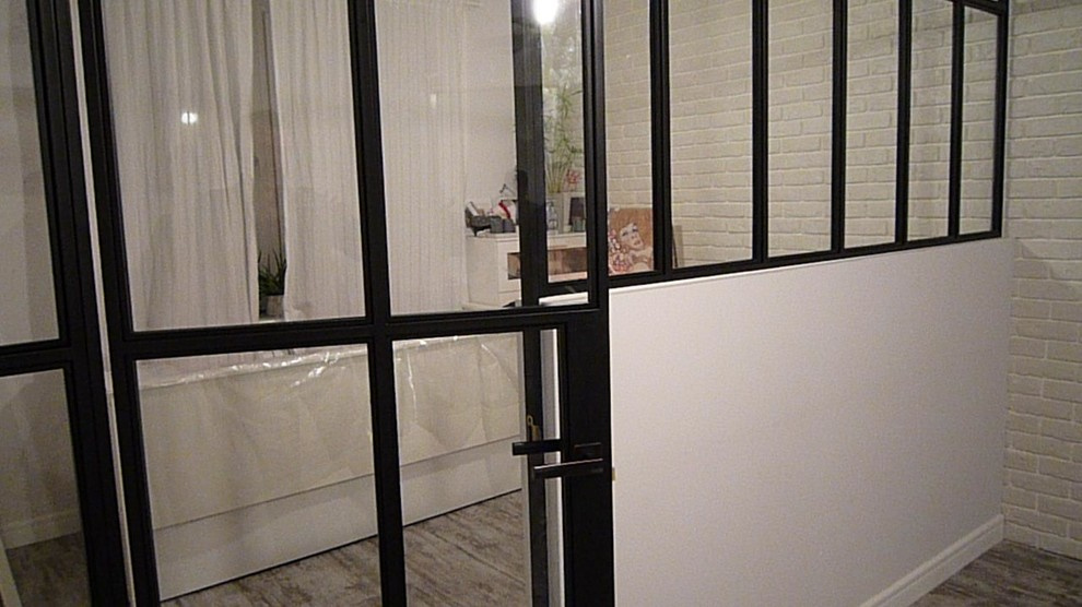 Лофт перегородка с дверью для стальни