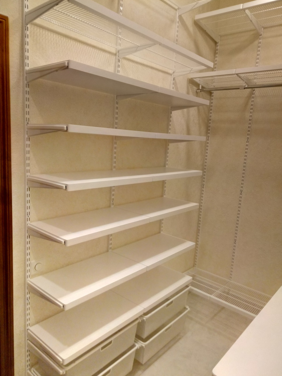 Белая гардеробная на Успенском шоссе