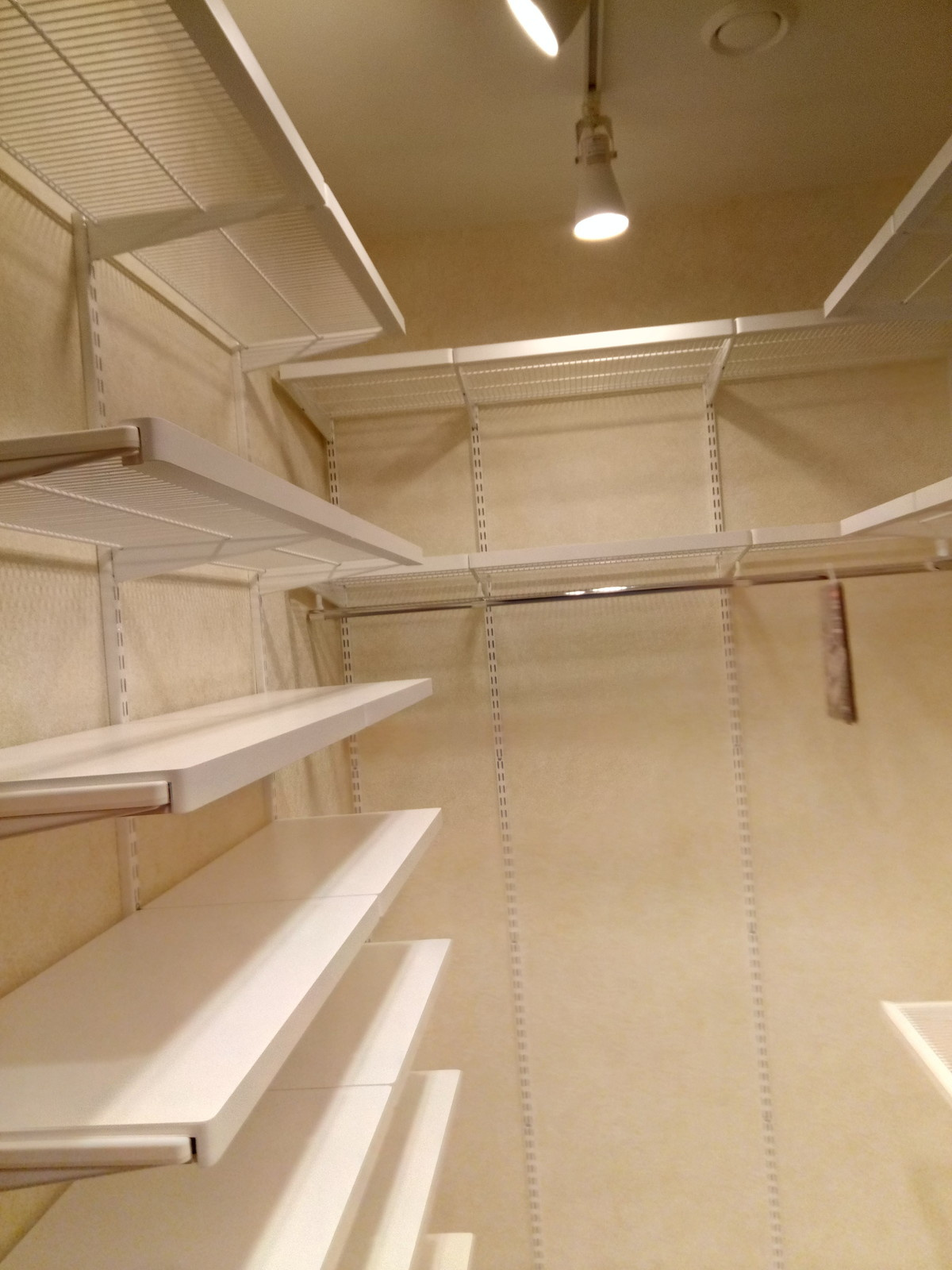 Белая гардеробная на Успенском шоссе