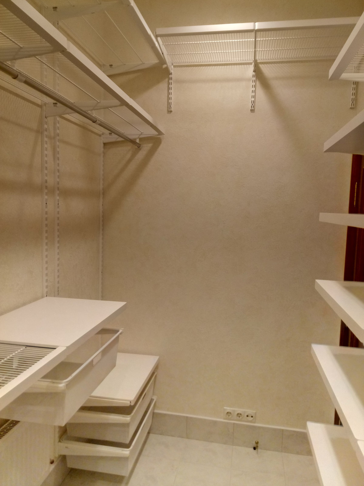 Белая гардеробная на Успенском шоссе