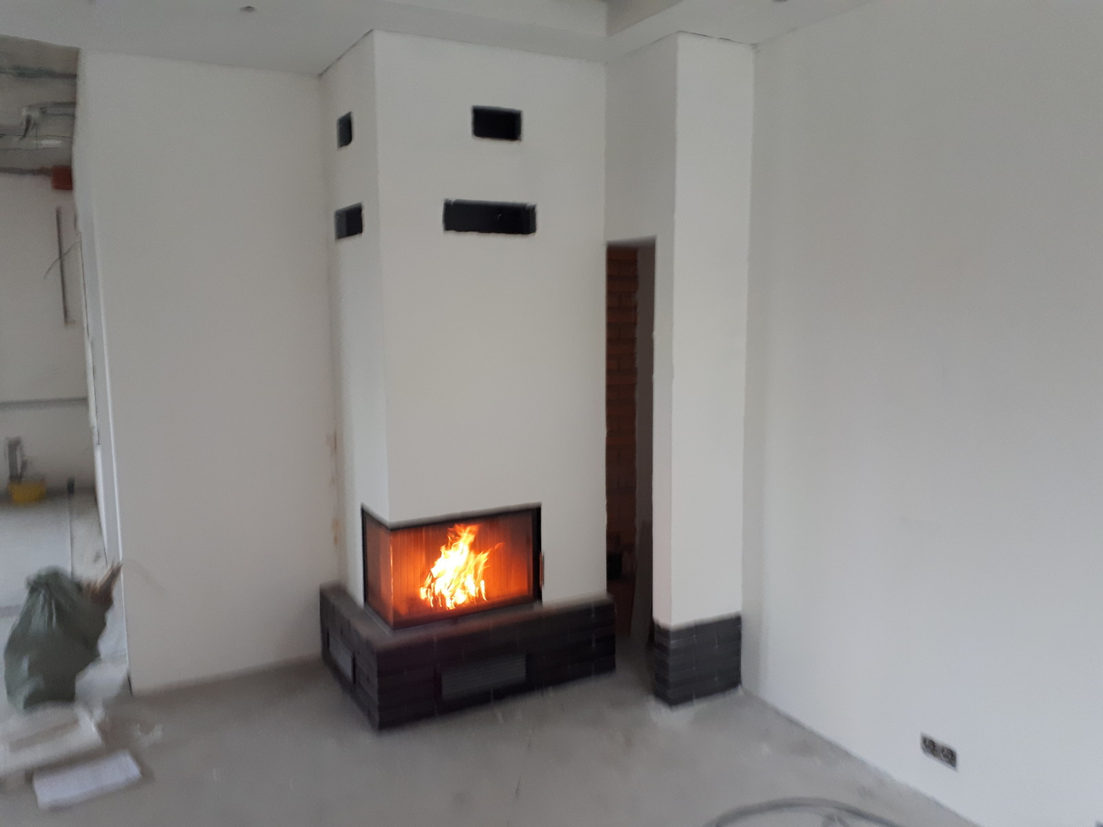 Обложка проекта: Камин угловой с дровником