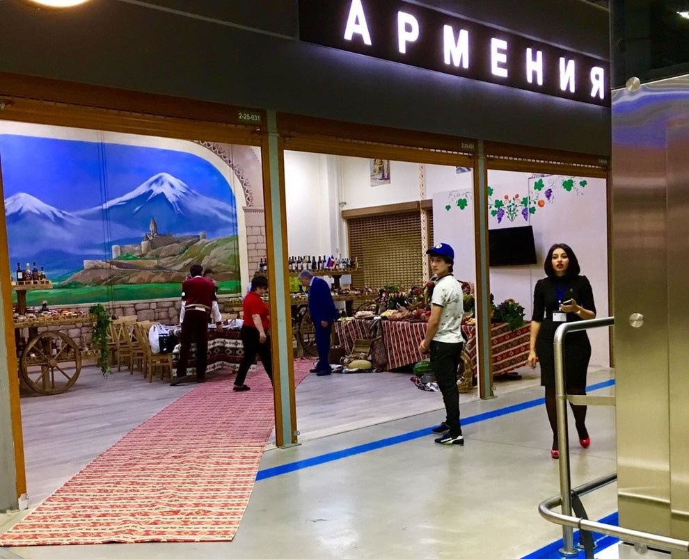 Роспись стен в торговом павильоне "Армения"