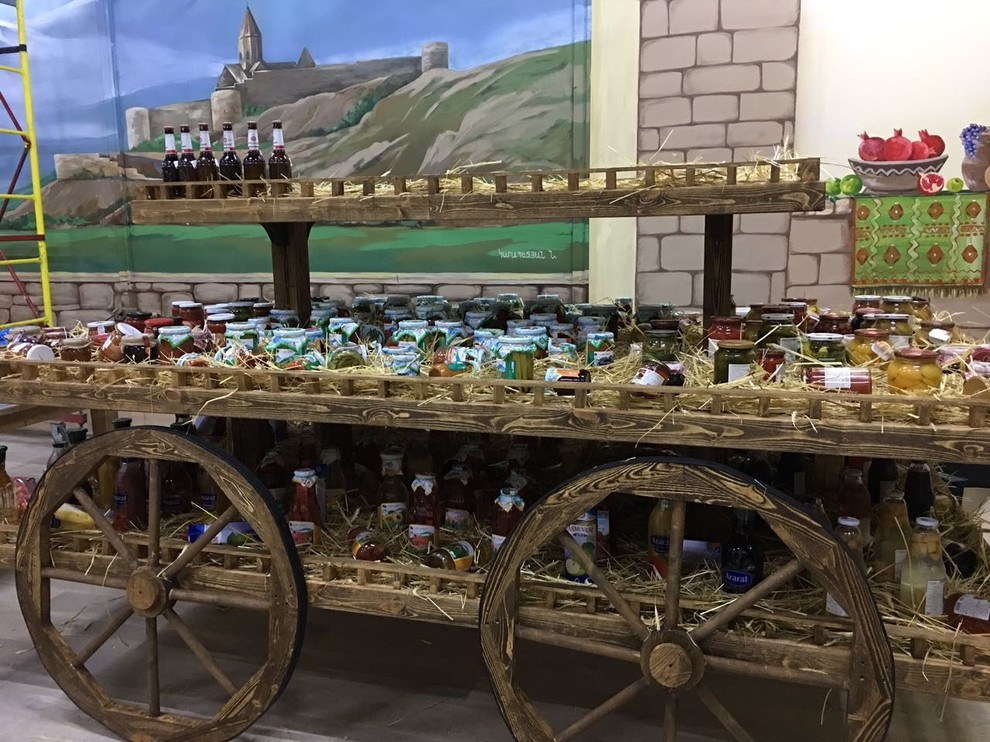 Роспись стен в торговом павильоне "Армения"