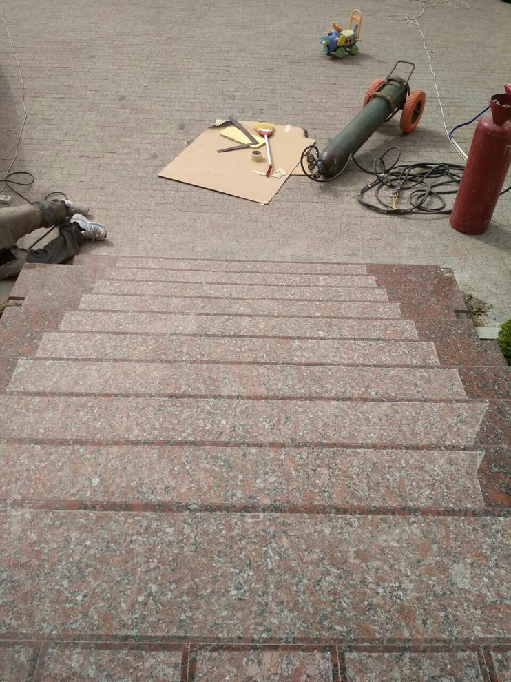 применение разных видов камня в одном доме