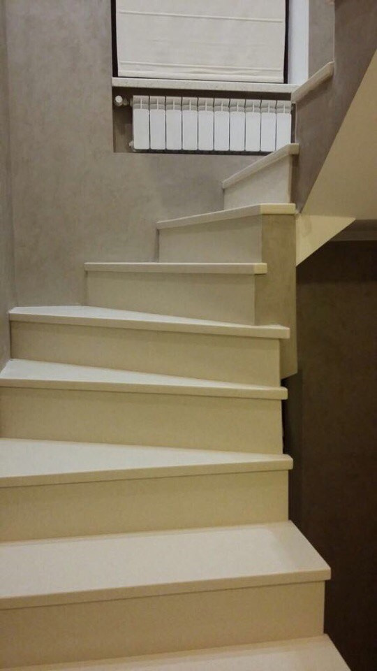 Лестница из искусственного камня на 4 этажа