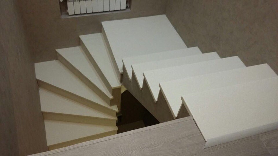 Обложка проекта: Лестница из искусственного камня на 4 этажа