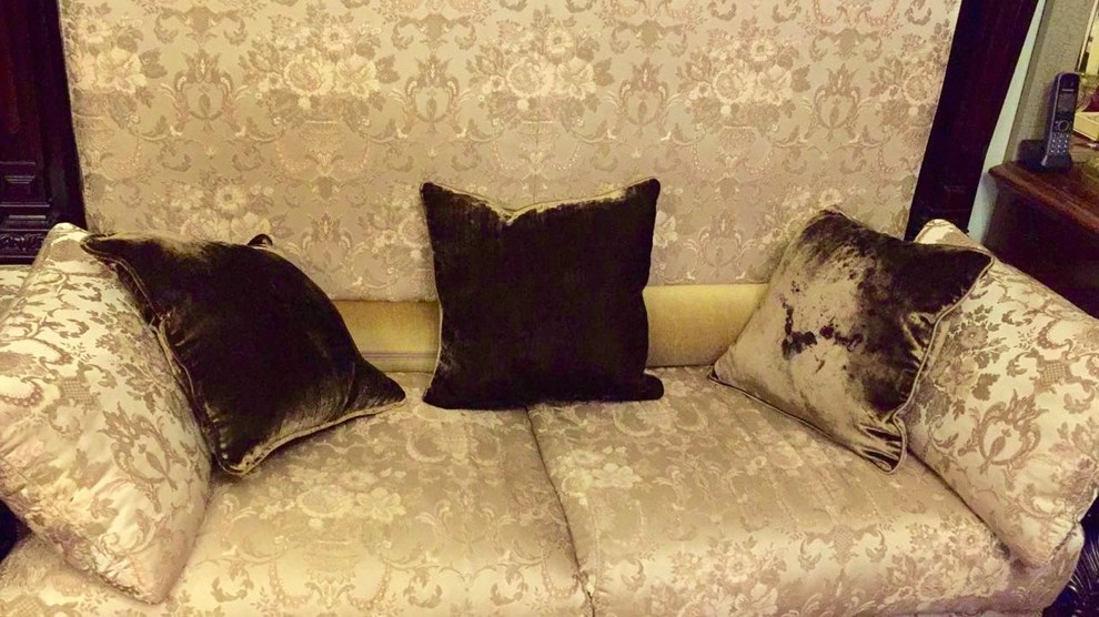 Обложка проекта: Бархатные подушки в гостиную комнату