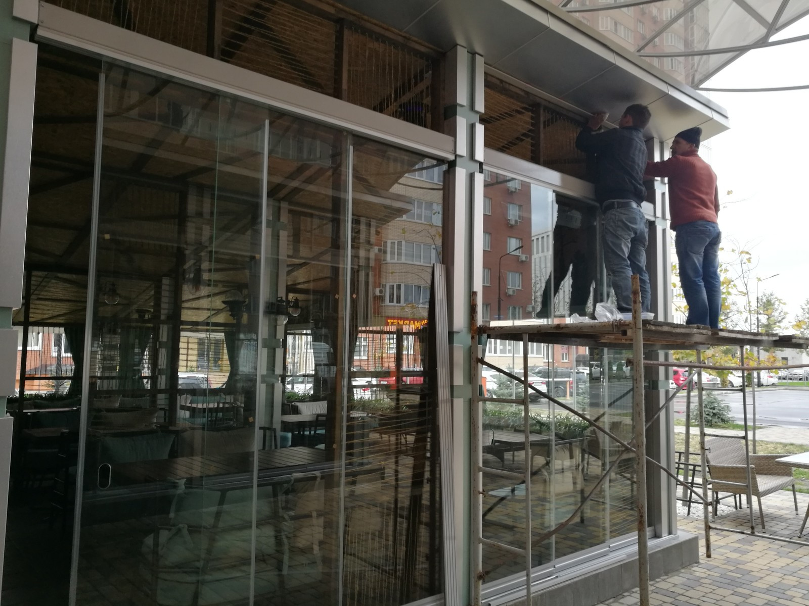 Безрамное остекление. Бар "Большая рыба"