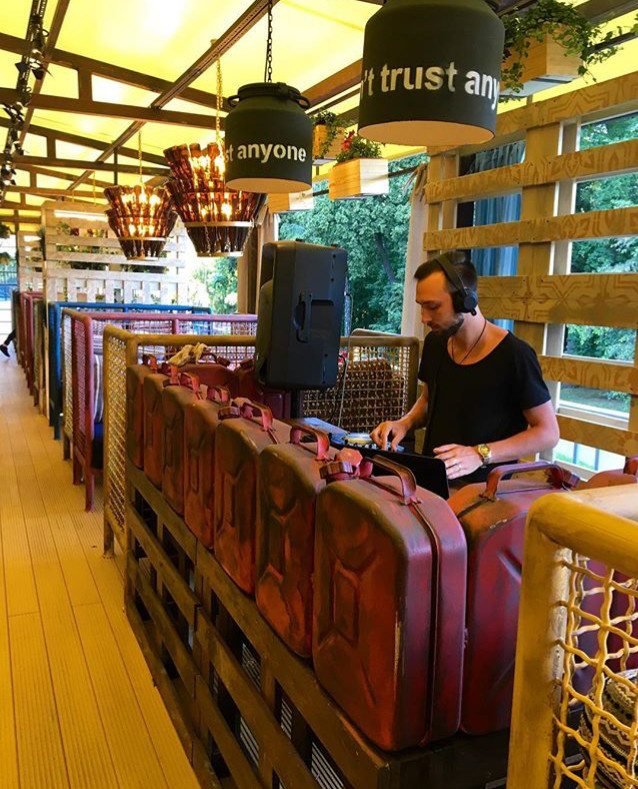 Neft Lounge Кафе