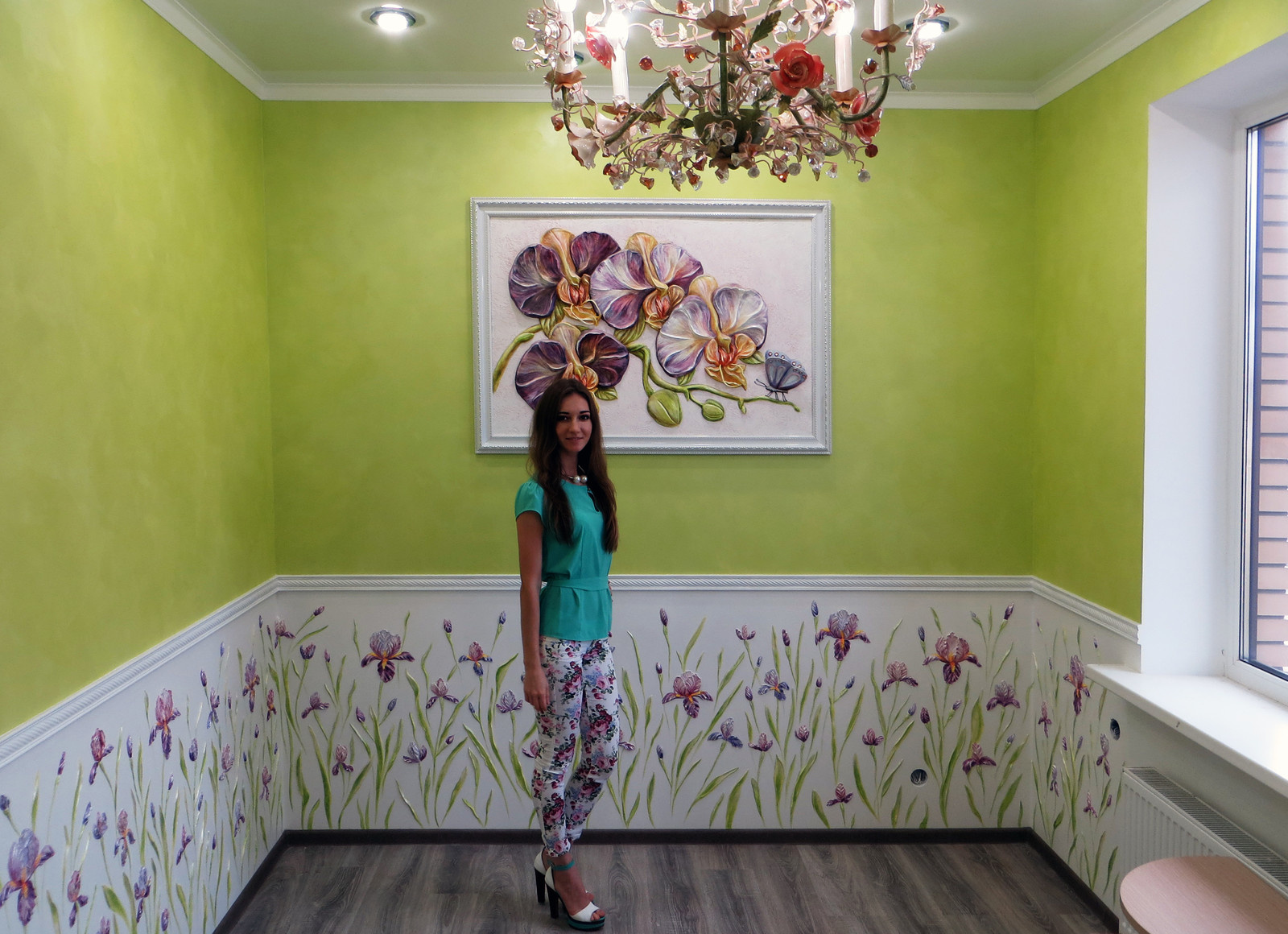 Барельеф в комнате девочки