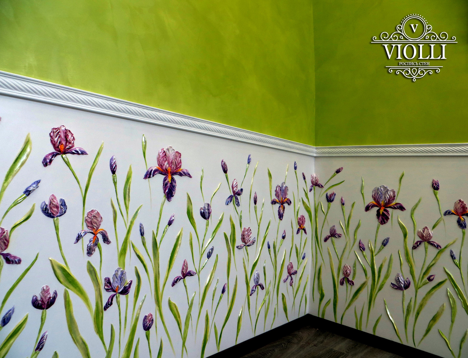 Барельеф в комнате девочки