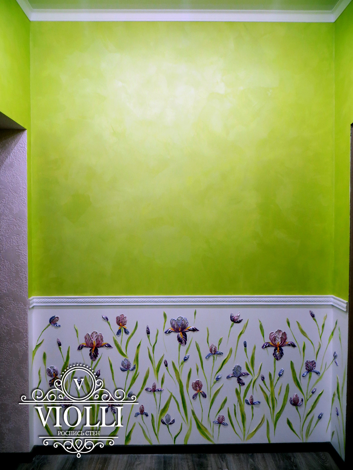 Барельеф в комнате девочки