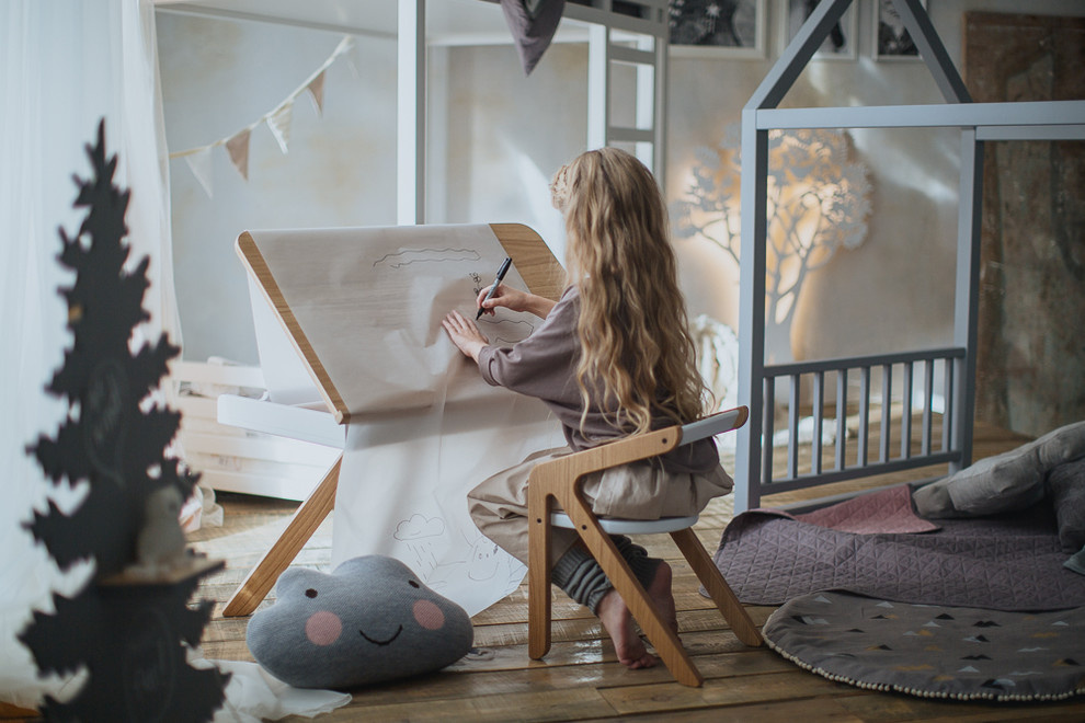 Обложка проекта: Детский стол-мольберт