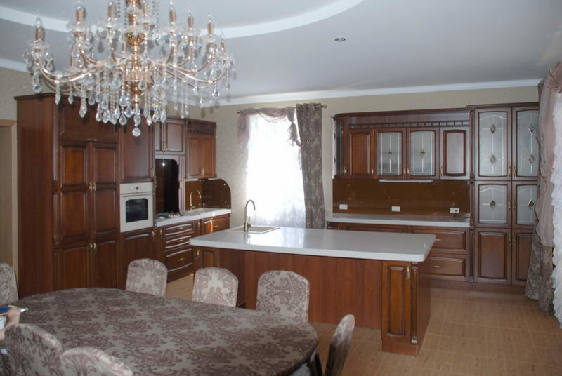 Кухня в загородном доме