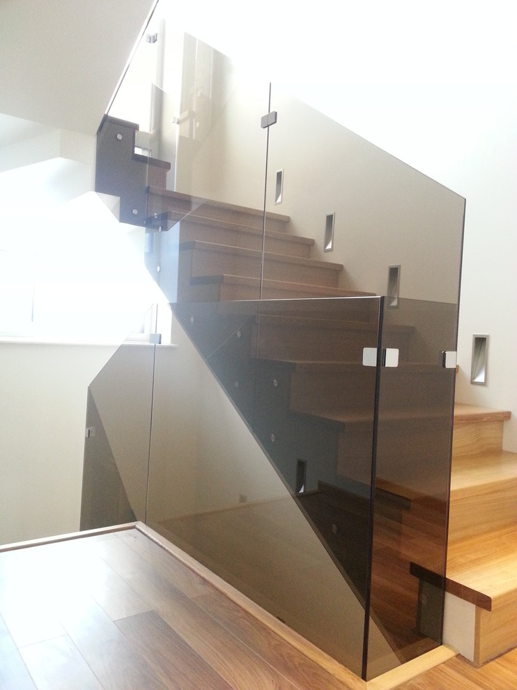 Обложка проекта: Стеклянное лестничное ограждение в частном интерьере