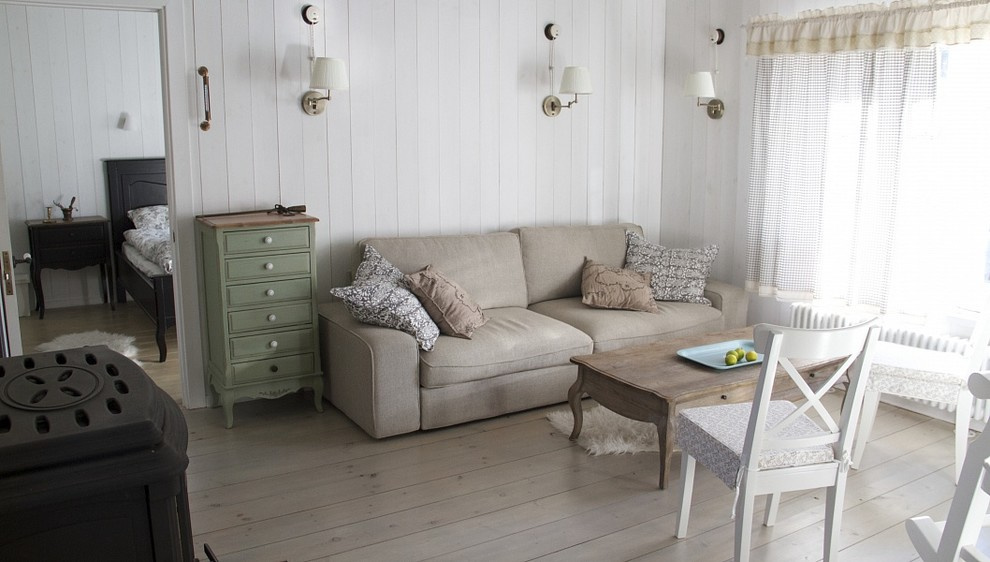 Обложка проекта: Черный дом с зеленой крышей