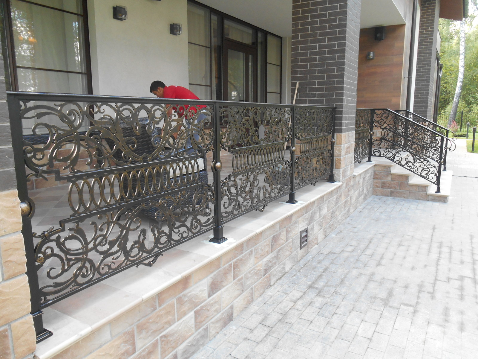 Современные перила, выполненные лазерной резкой