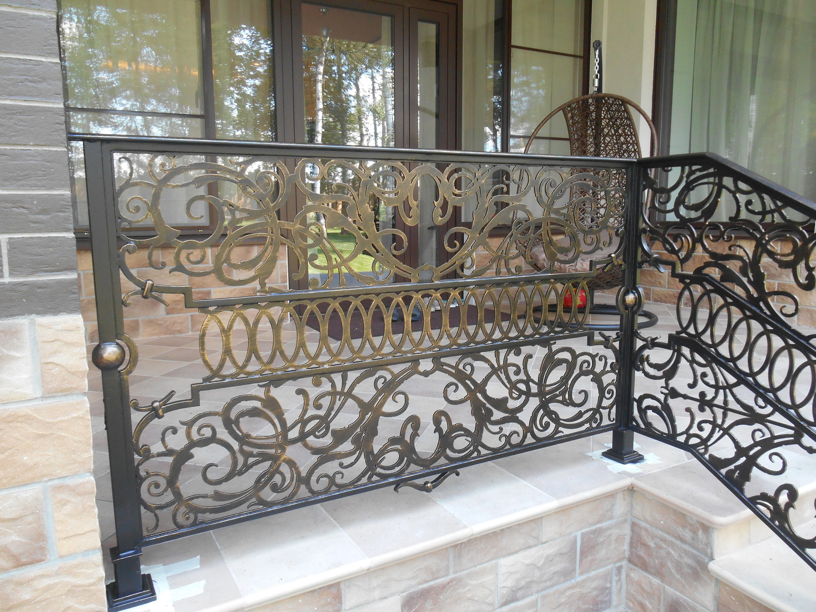 Современные перила, выполненные лазерной резкой