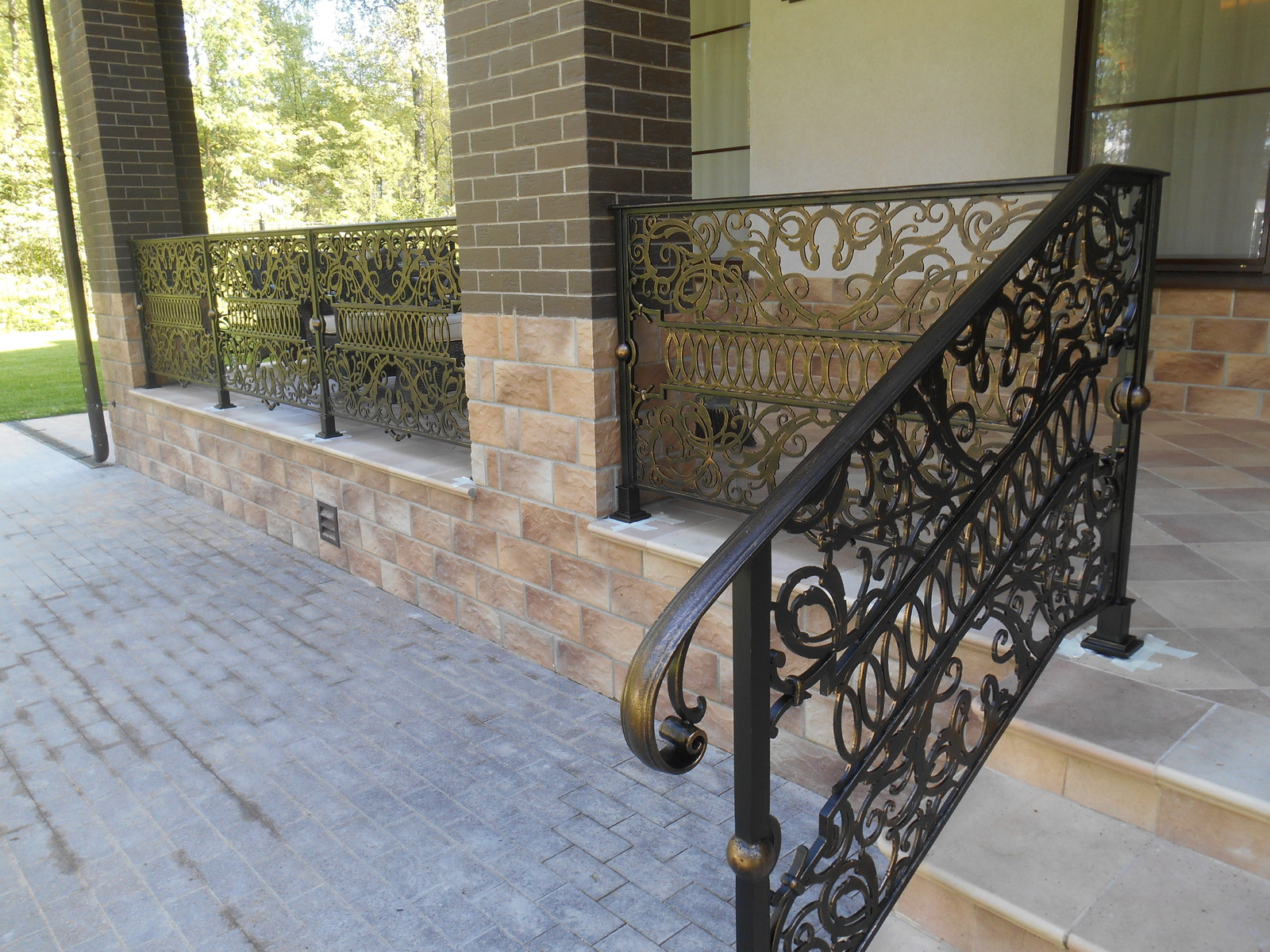 Обложка проекта: Современные перила, выполненные лазерной резкой