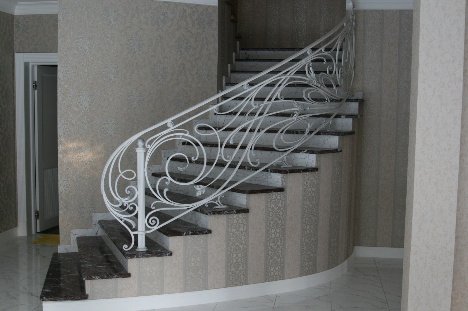 Обложка проекта: Кованые перила на лестницу частного дома в Солнечногорске