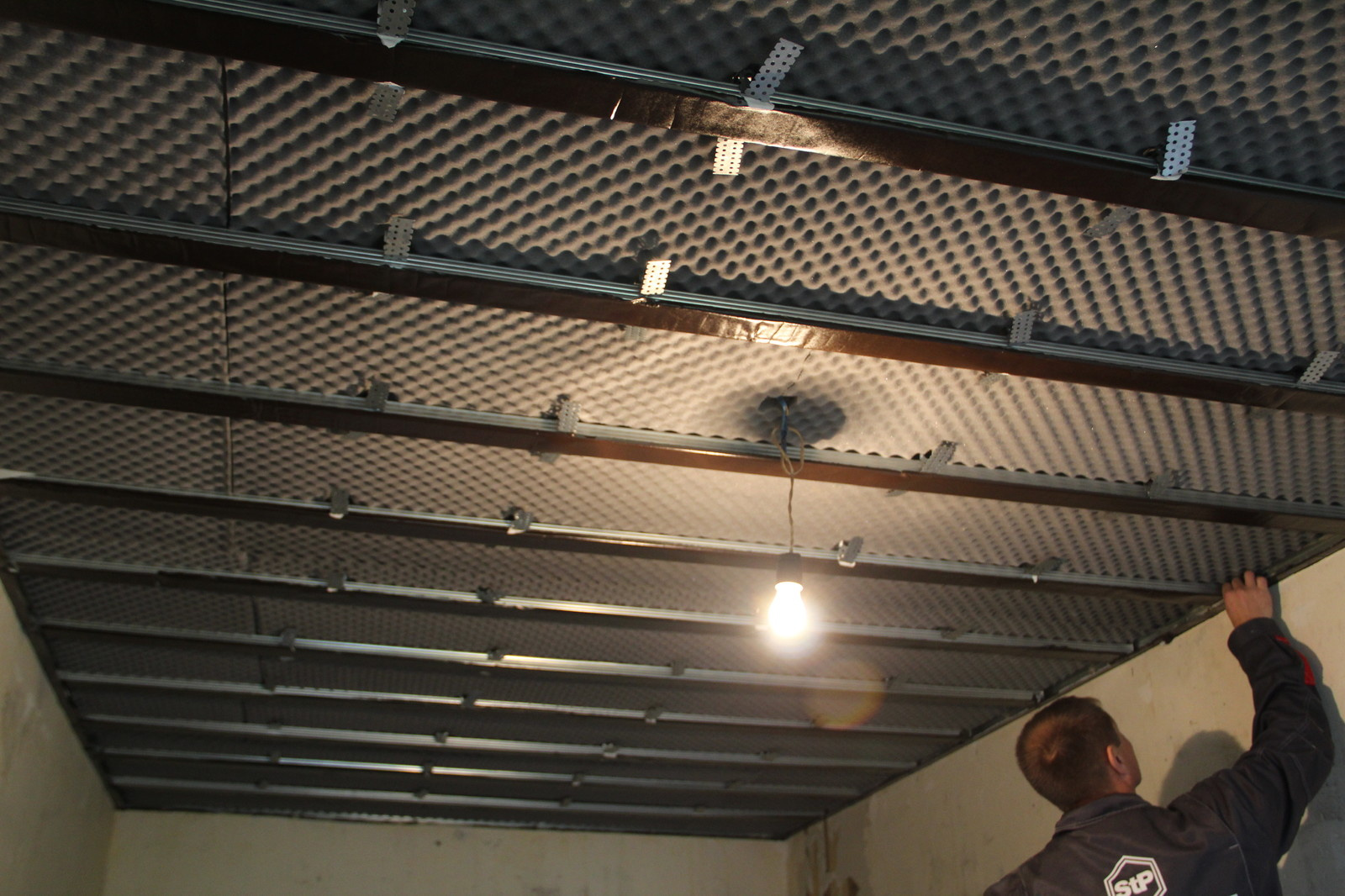 Звукоизоляция потолка в жилом помещении