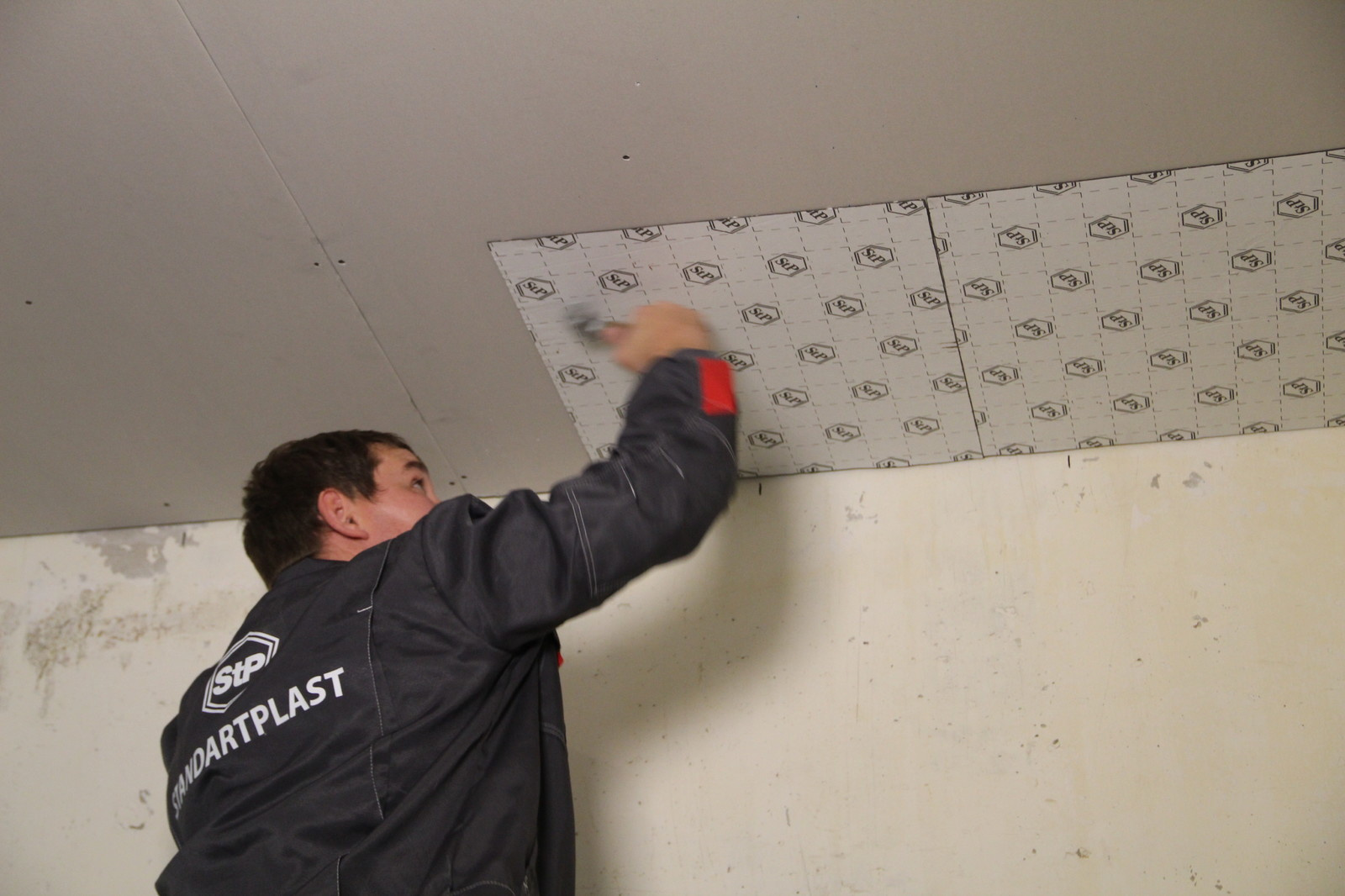 Звукоизоляция потолка в жилом помещении