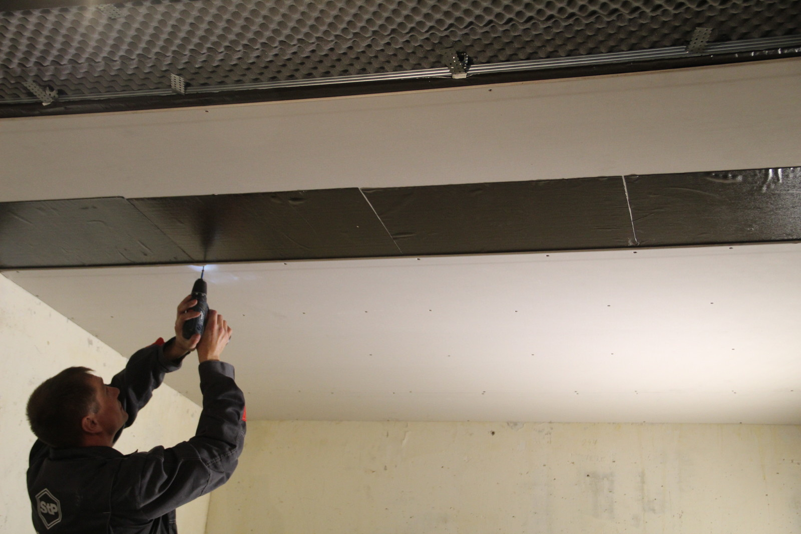 Звукоизоляция потолка в жилом помещении