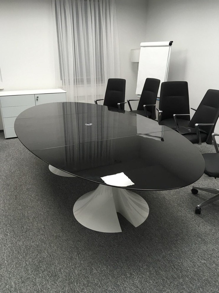 Обложка проекта: Стол