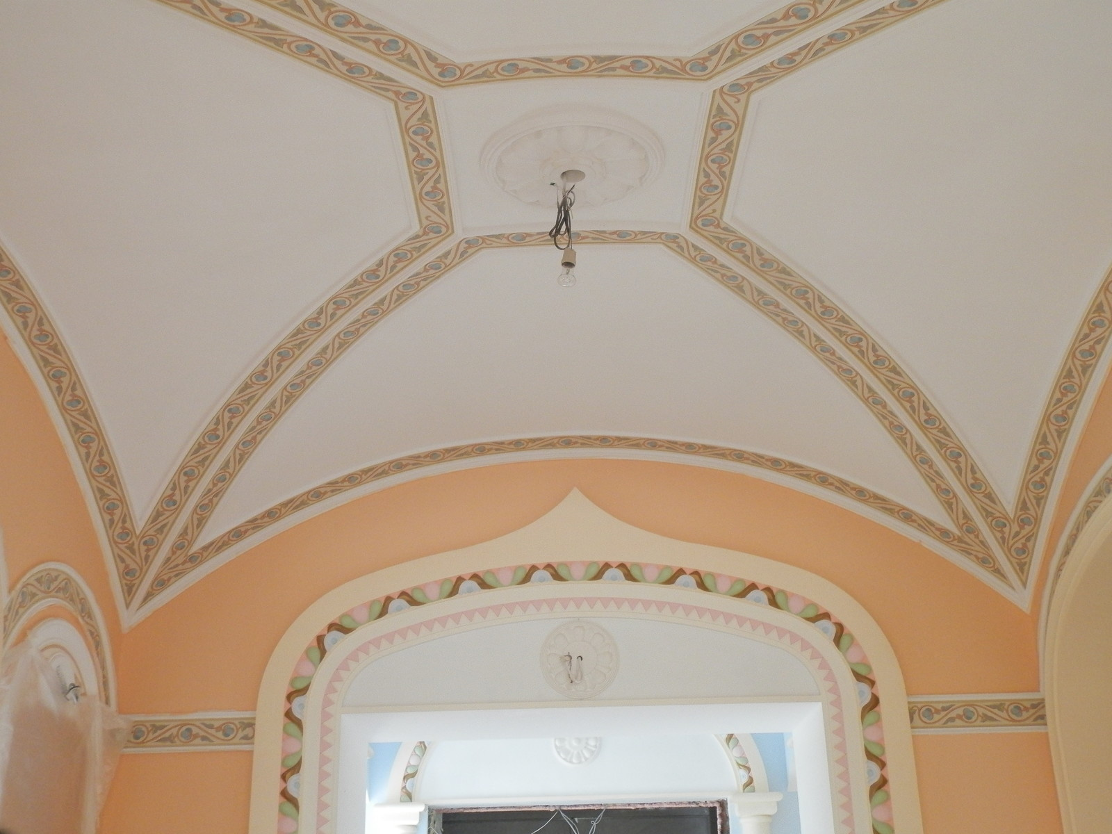 Лепнина с тонировкой, частный дом