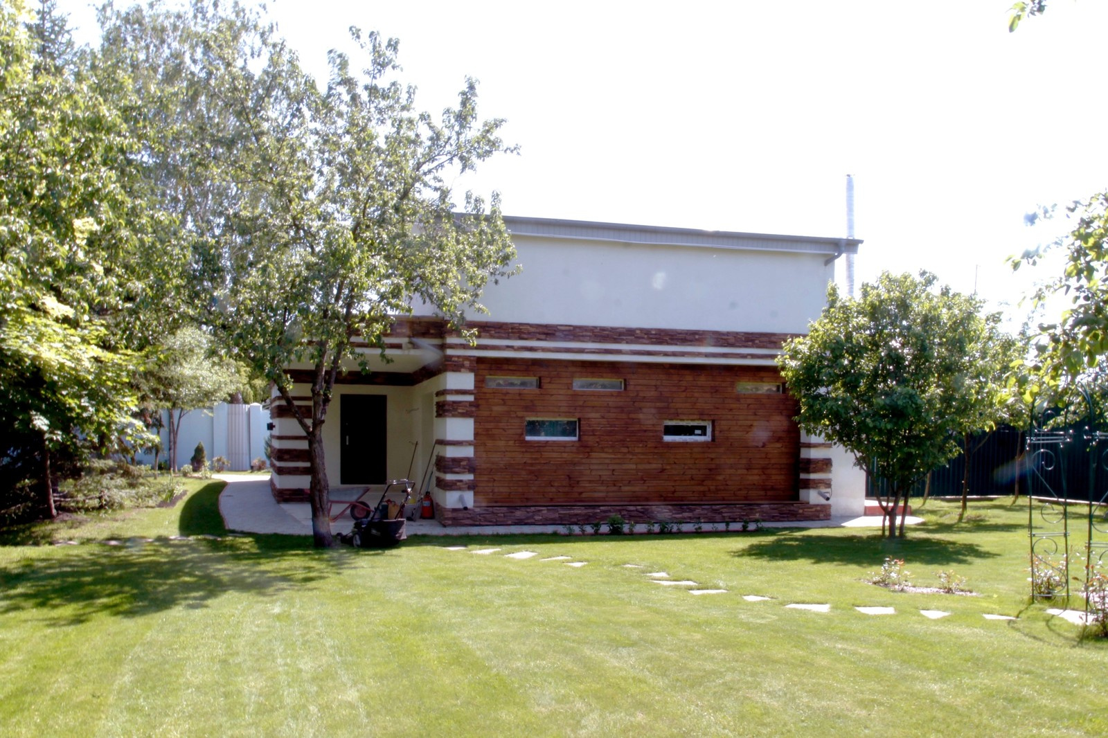 Обложка проекта: Усадьба в Востряково. Гараж на 3 места с квартирой для персонала.