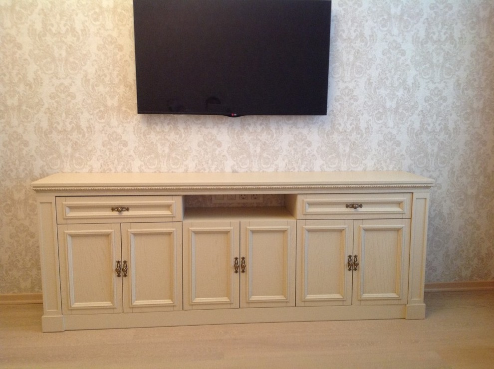 Мебель из массива дерева и шпонированная