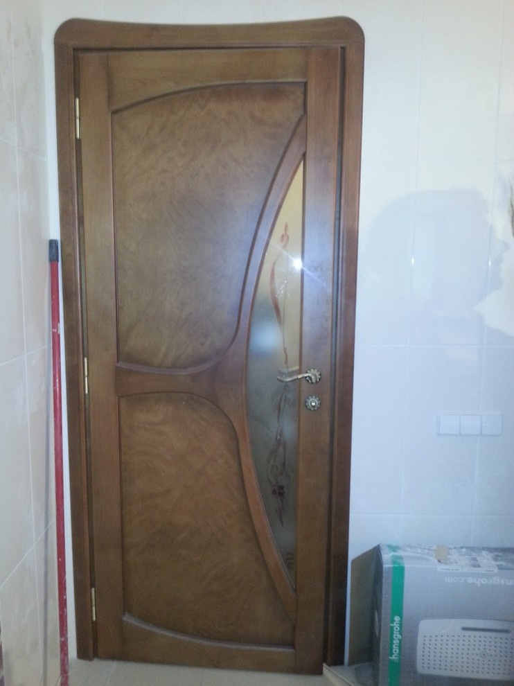 Мебель из массива дерева и шпонированная